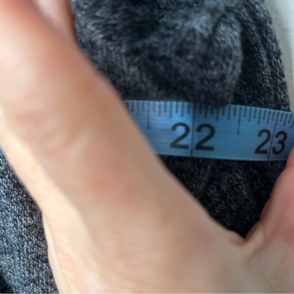 Banana Republic Premium Luxe Yarn Silk Cashmere Sweater Grey V-Neck medium - Picture 8 of 9